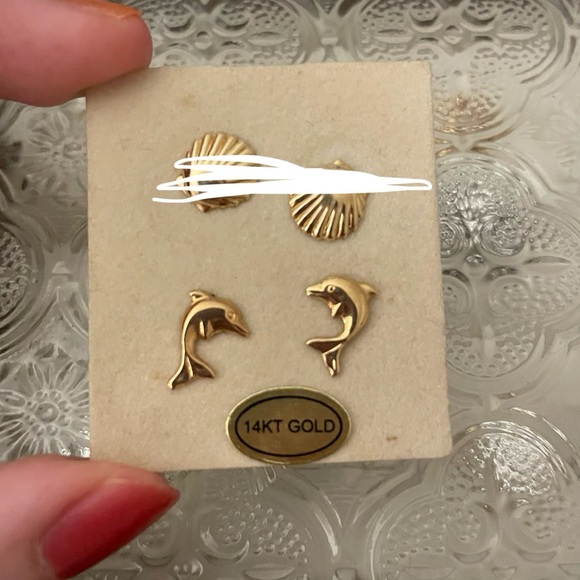NEW vintage 14kt solid gold jumping dolphin stud earrings ocean nature animal - Picture 2 of 6